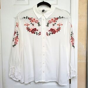 H&M white floral embroidered shirt in size 14